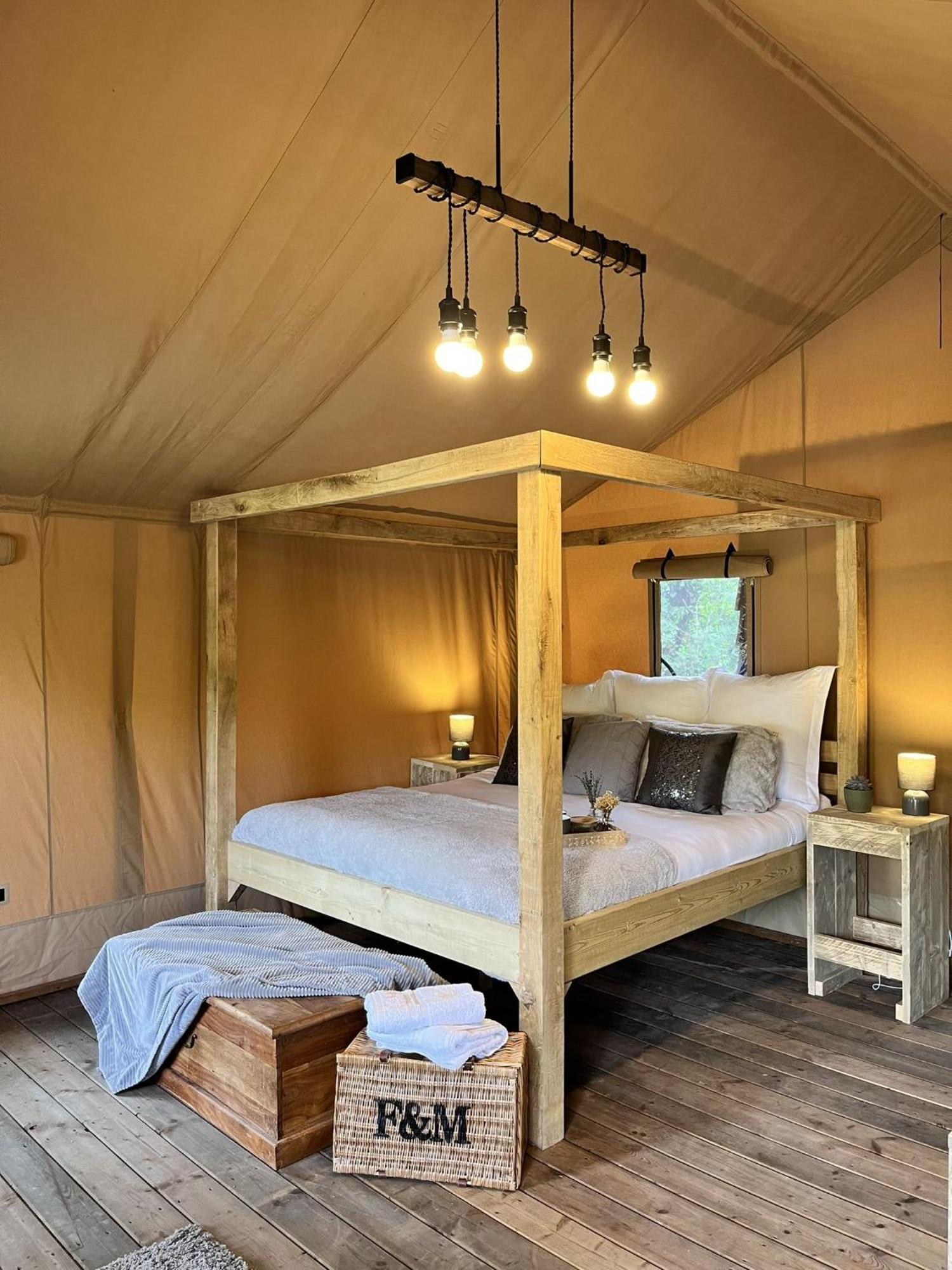 Teal Safari Tent Droitwich Luaran gambar